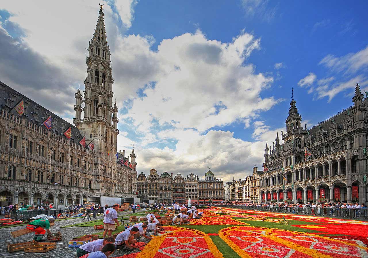 Construction of the Flower Carpet on the Grand Place