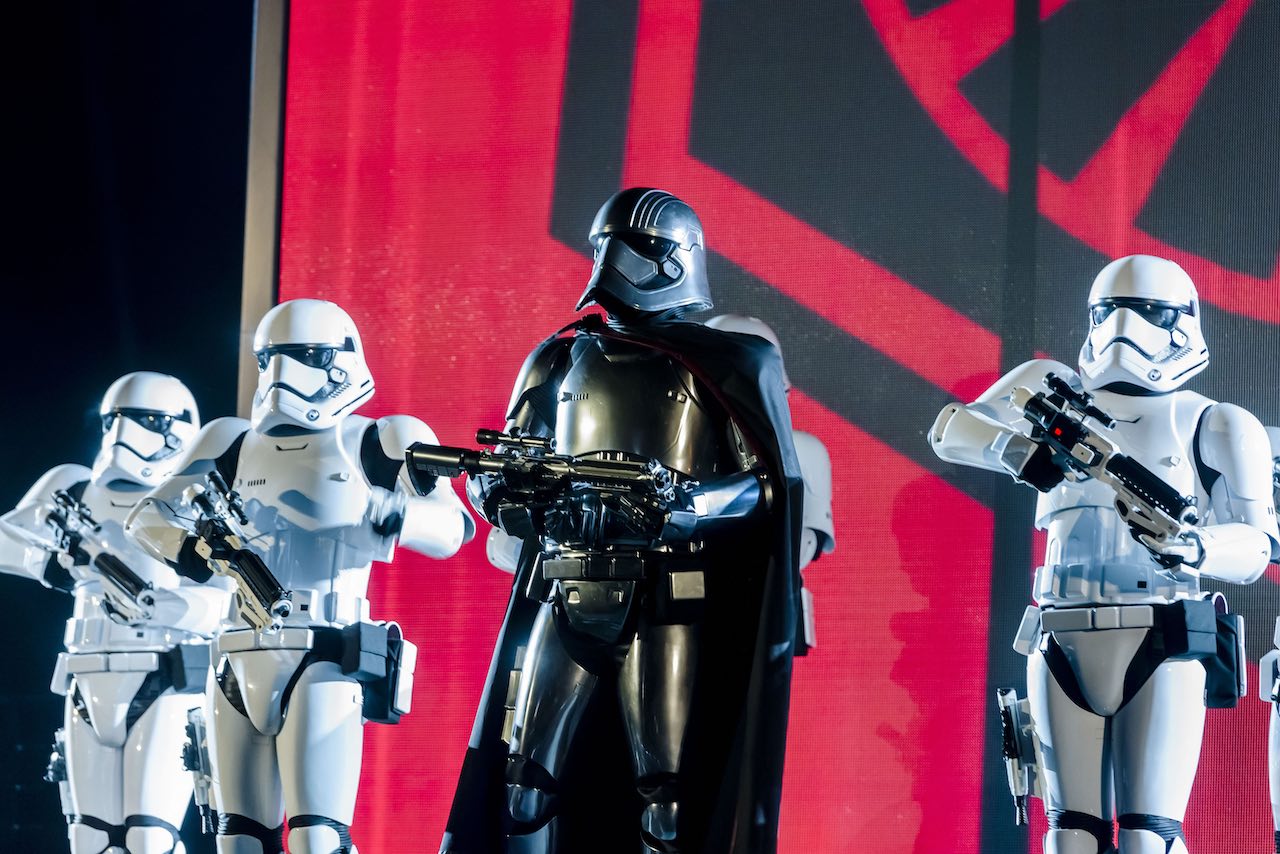 Disneyland Paris - Star Wars Darth Vader and troopers