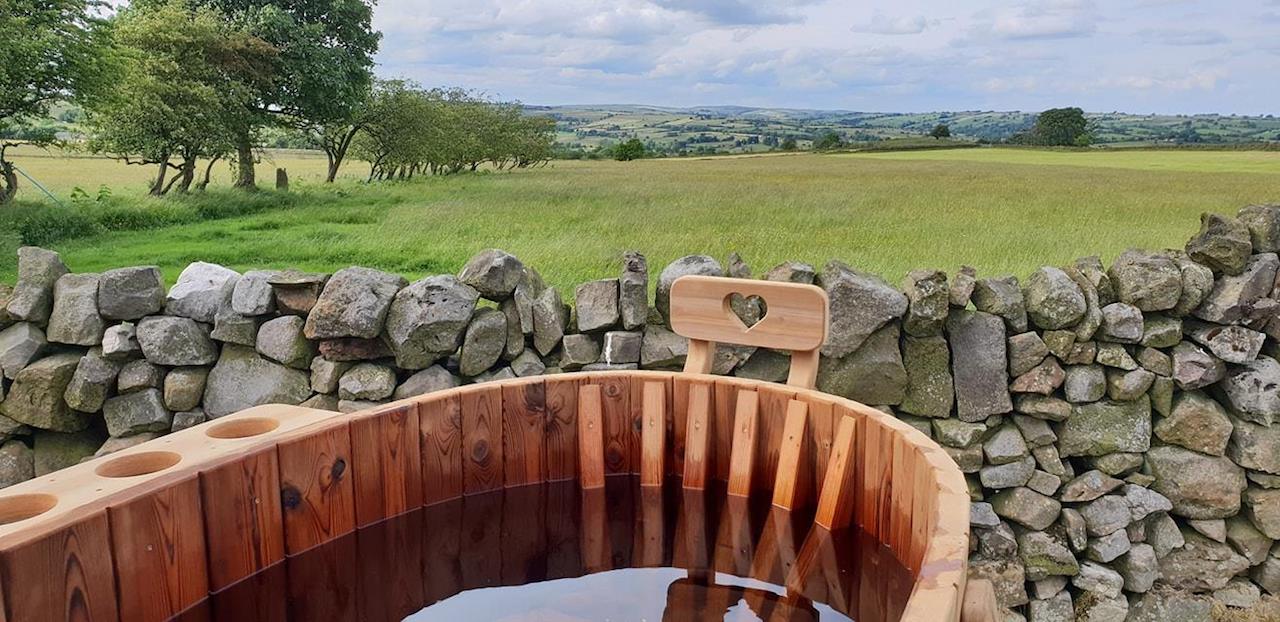 Elderflower yurt - love tub