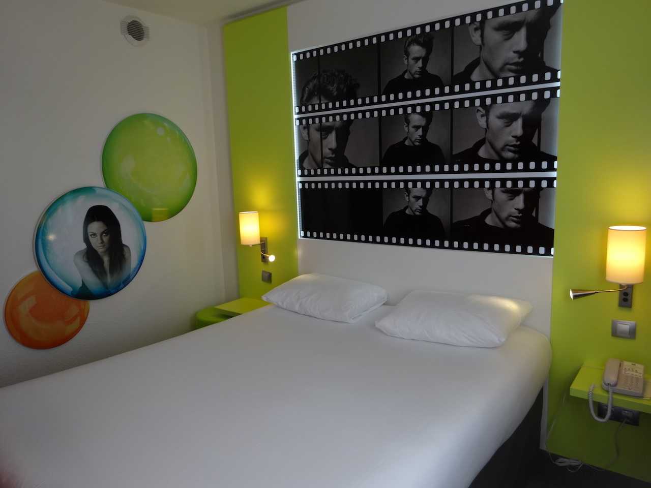 ibis sytles cannes bedroom - lime green